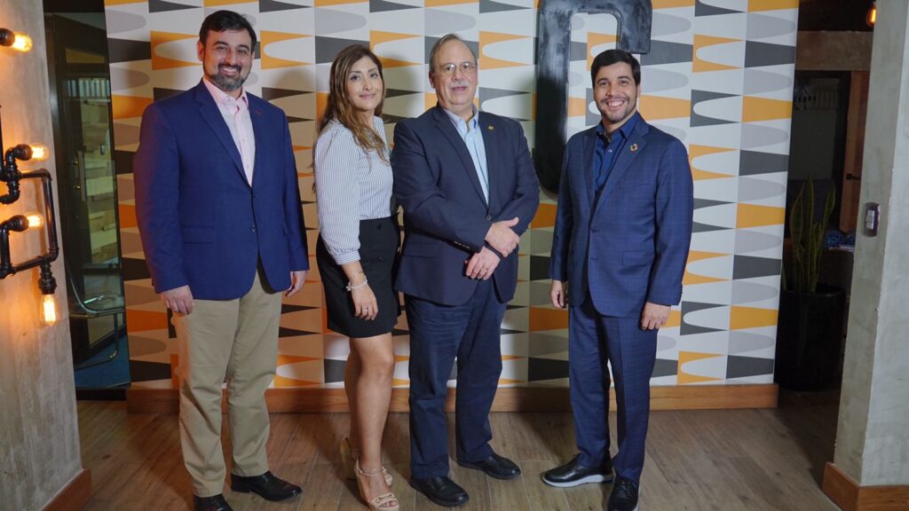 Isaac García Merino, director ejecutivo de Cámara TIC; Dra. Cynthia Solís, Managing Partner LEXINF; Dr. Alfredo Reyes Krafft, vicepresidente del Comité Legal de la AIMX y Arturo López Valerio, presidente de la Cámara TIC.