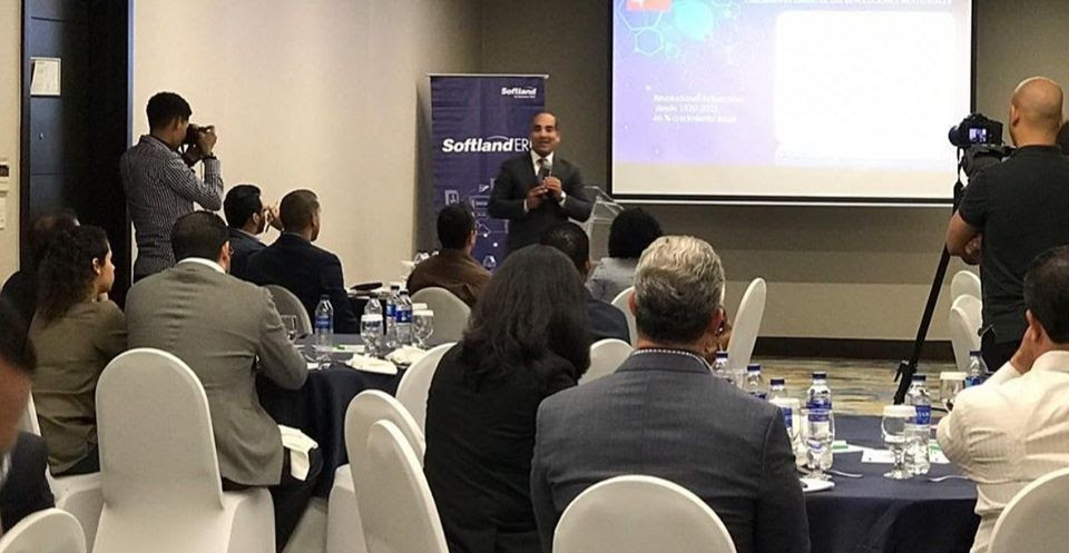 Presidente de la CámaraTIC realiza conferencia el Desayuno Empresarial de Softland